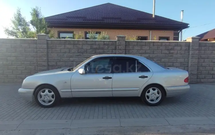 Mercedes-Benz E 320 1996 года за 3 300 000 тг. в Алматы