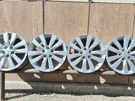 Оригинальные диски на KIA Hyundai в отличном состоянии. за 120 000 тг. в Астана