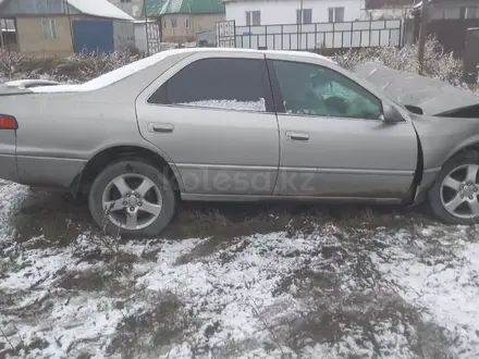 Toyota Camry 1998 года за 1 000 000 тг. в Алматы – фото 2