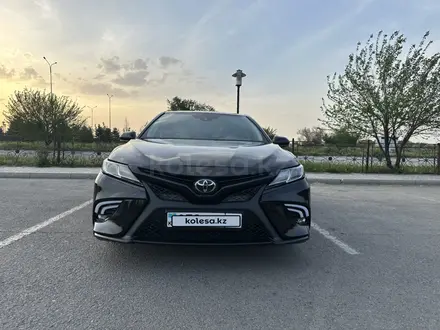 Toyota Camry 2019 года за 11 000 000 тг. в Тараз – фото 2