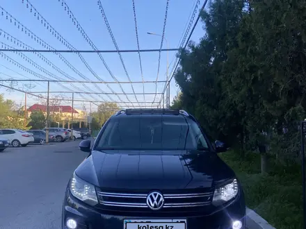 Volkswagen Tiguan 2015 года за 8 600 000 тг. в Шымкент – фото 2
