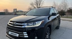 Toyota Highlander 2018 года за 19 000 000 тг. в Шымкент