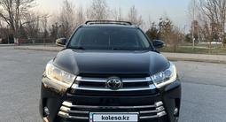 Toyota Highlander 2018 года за 19 000 000 тг. в Шымкент – фото 2