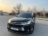 Toyota Highlander 2018 года за 19 450 000 тг. в Шымкент – фото 3
