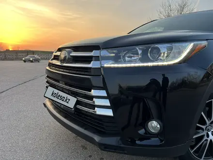 Toyota Highlander 2018 года за 19 000 000 тг. в Шымкент – фото 22