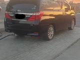Toyota Alphard с водителем в Актау – фото 2