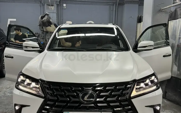 Lexus LX 570 2018 года за 55 000 000 тг. в Астана