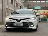 Toyota Camry 2019 года за 16 000 000 тг. в Астана