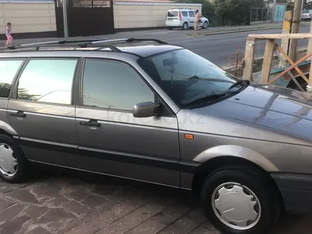 Volkswagen Passat 1993 года за 2 800 000 тг. в Шымкент – фото 2