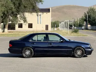 Mercedes-Benz E 280
