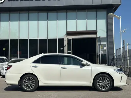 Toyota Camry 2017 года за 10 990 000 тг. в Шымкент – фото 3