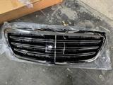 Решетка радиатора Mercedes W222үшін1 000 тг. в Алматы
