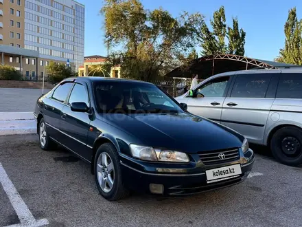 Toyota Camry 1998 года за 3 900 000 тг. в Шиели – фото 2