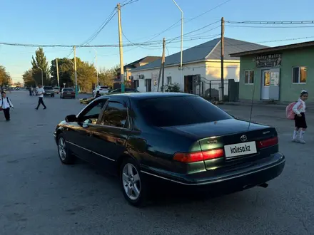 Toyota Camry 1998 года за 3 900 000 тг. в Шиели – фото 4