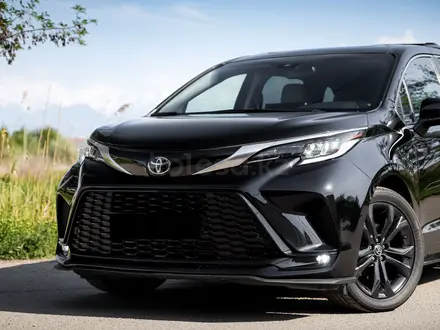 Toyota Sienna 2022 года за 22 000 000 тг. в Алматы – фото 2