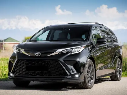 Toyota Sienna 2022 года за 22 000 000 тг. в Алматы