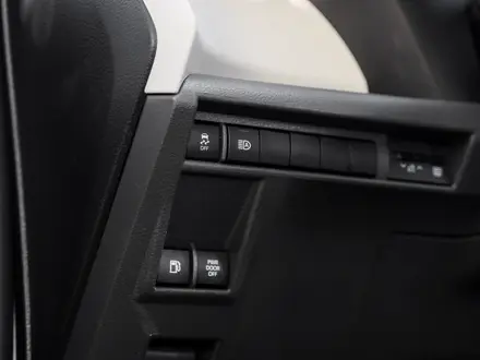 Toyota Sienna 2022 года за 22 000 000 тг. в Алматы – фото 25