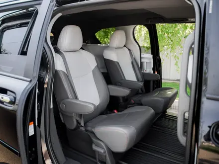 Toyota Sienna 2022 года за 22 000 000 тг. в Алматы – фото 32