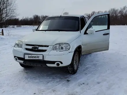 Chevrolet Niva 2011 года за 2 600 000 тг. в Уральск – фото 3