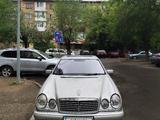 Mercedes-Benz E 320 1997 годаүшін4 300 000 тг. в Караганда – фото 2