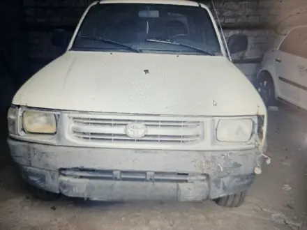 Toyota Hilux 1999 года за 1 150 000 тг. в Уральск