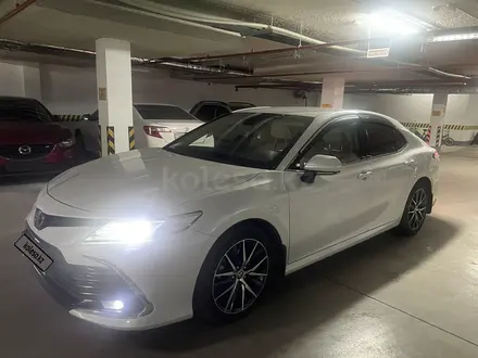 Toyota Camry 2021 года за 16 800 000 тг. в Астана – фото 5