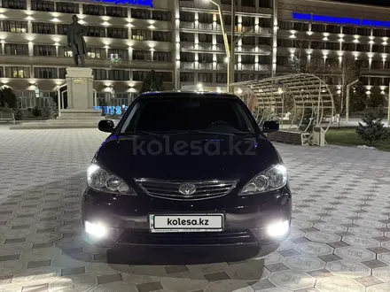 Toyota Camry 2005 года за 6 300 000 тг. в Тараз – фото 2