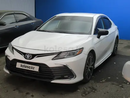 Toyota Camry 2018 года за 8 930 100 тг. в Актобе – фото 3