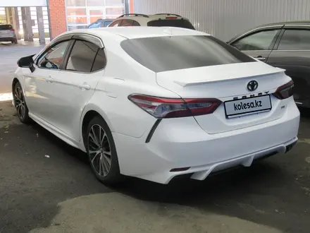 Toyota Camry 2018 года за 8 930 100 тг. в Актобе – фото 5