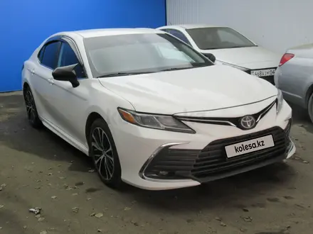 Toyota Camry 2018 года за 8 930 100 тг. в Актобе – фото 2