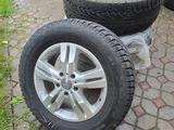 Резина зимняя шипованная с дисками за 300 000 тг. в Алматы