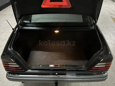 Mercedes-Benz E 220 1993 года за 2 300 000 тг. в Астана – фото 9