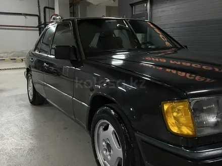 Mercedes-Benz E 220 1993 года за 2 300 000 тг. в Астана – фото 4