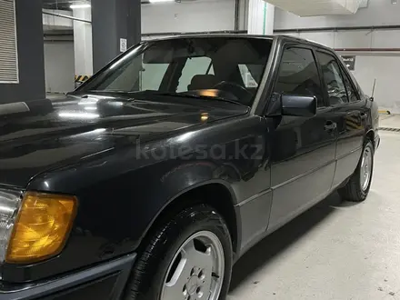 Mercedes-Benz E 220 1993 года за 2 300 000 тг. в Астана – фото 2