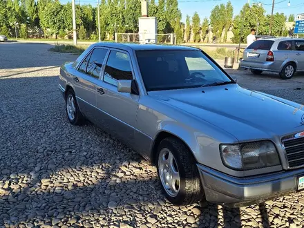 Mercedes-Benz E 220 1993 года за 3 000 000 тг. в Туркестан