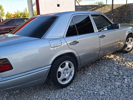 Mercedes-Benz E 220 1993 года за 3 000 000 тг. в Туркестан – фото 7