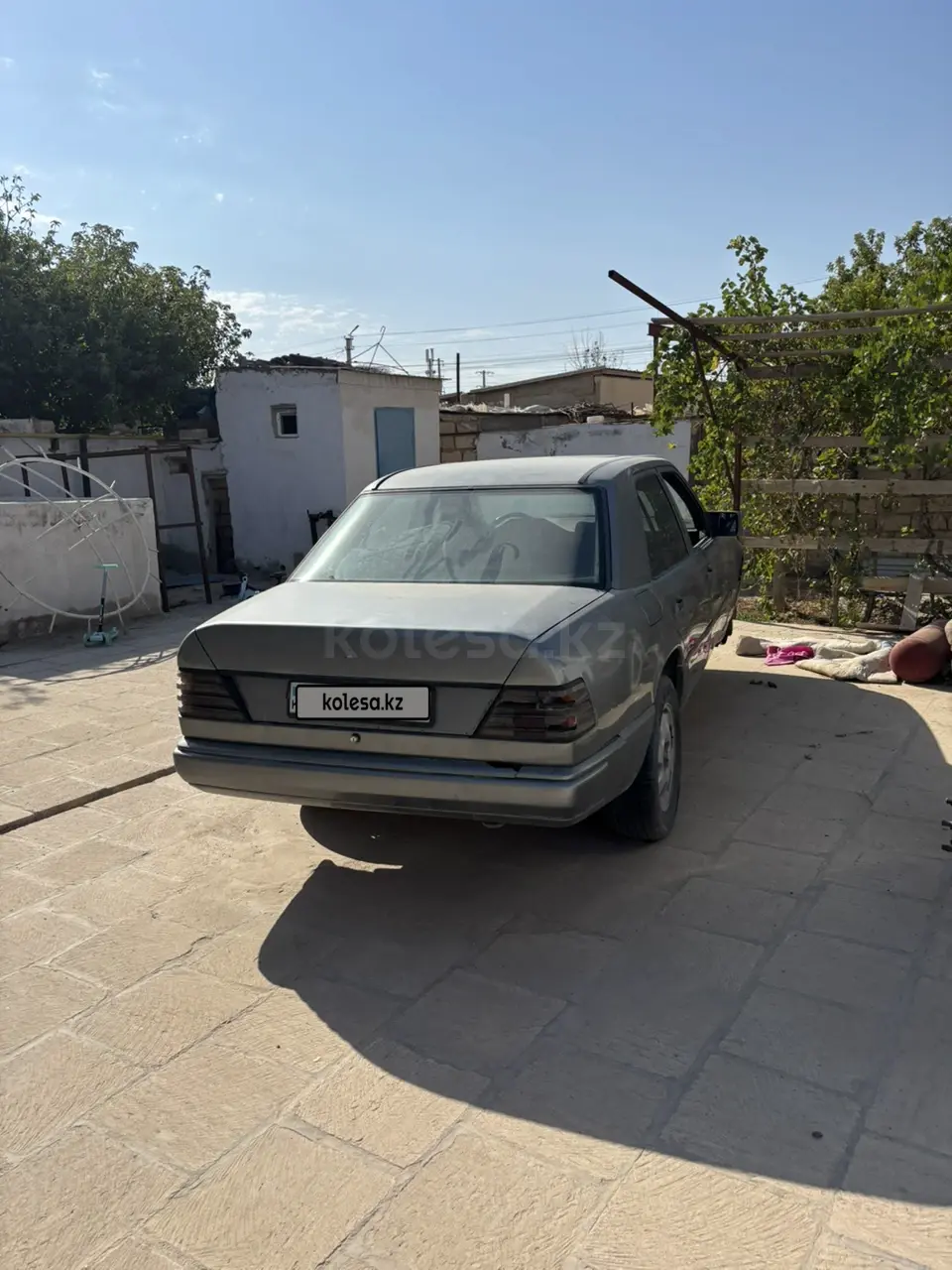 Mercedes-Benz E-Class, 1987