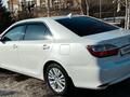 Toyota Camry 2017 года за 10 500 000 тг. в Уральск – фото 3