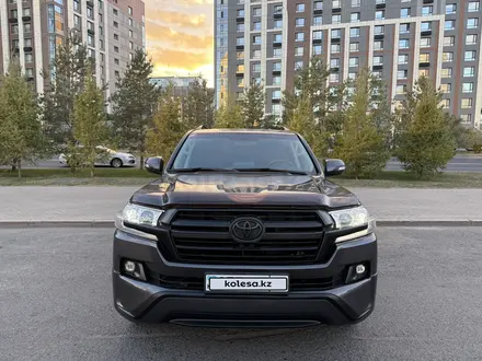 Toyota Land Cruiser 2017 года за 24 000 000 тг. в Астана