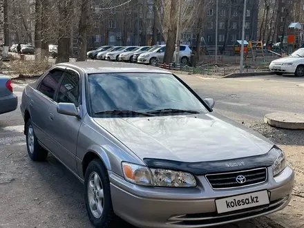 Toyota Camry 2000 года за 3 500 000 тг. в Павлодар – фото 2