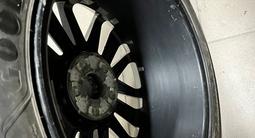 Диски от Toyota Camry 75 с зимними шипованными шинами Goodyear R18 за 580 000 тг. в Алматы – фото 3
