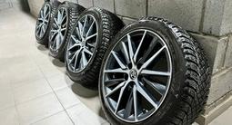 Диски от Toyota Camry 75 с зимними шипованными шинами Goodyear R18 за 580 000 тг. в Алматы – фото 5