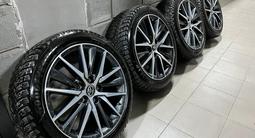 Диски от Toyota Camry 75 с зимними шипованными шинами Goodyear R18 за 580 000 тг. в Алматы