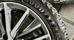 Диски от Toyota Camry 75 с зимними шипованными шинами Goodyear R18 за 580 000 тг. в Алматы – фото 2