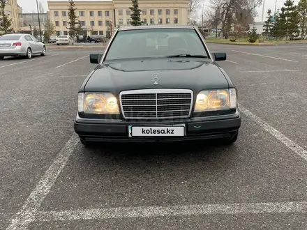 Mercedes-Benz E 220 1995 года за 2 700 000 тг. в Тараз – фото 2