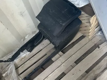 Бардачок тойота 200 за 100 тг. в Актау