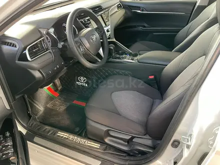 Toyota Camry 2019 года за 12 490 000 тг. в Шымкент – фото 5