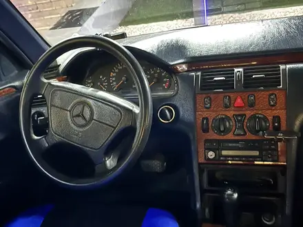 Mercedes-Benz E 230 1997 года за 2 150 000 тг. в Шымкент – фото 3