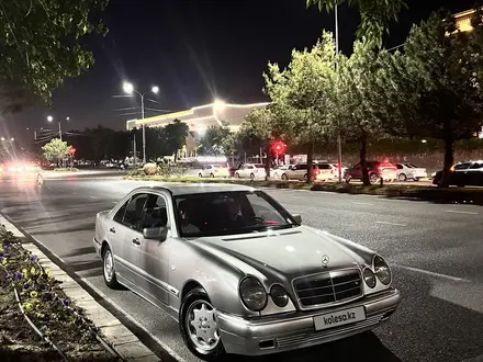 Mercedes-Benz E 230 1997 года за 2 150 000 тг. в Шымкент