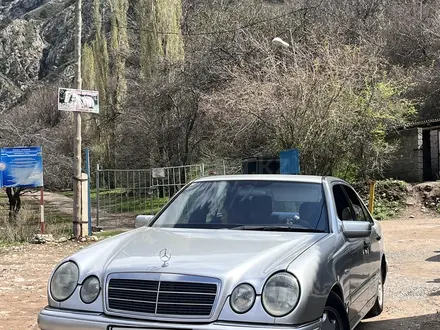 Mercedes-Benz E 230 1997 года за 2 150 000 тг. в Шымкент – фото 5